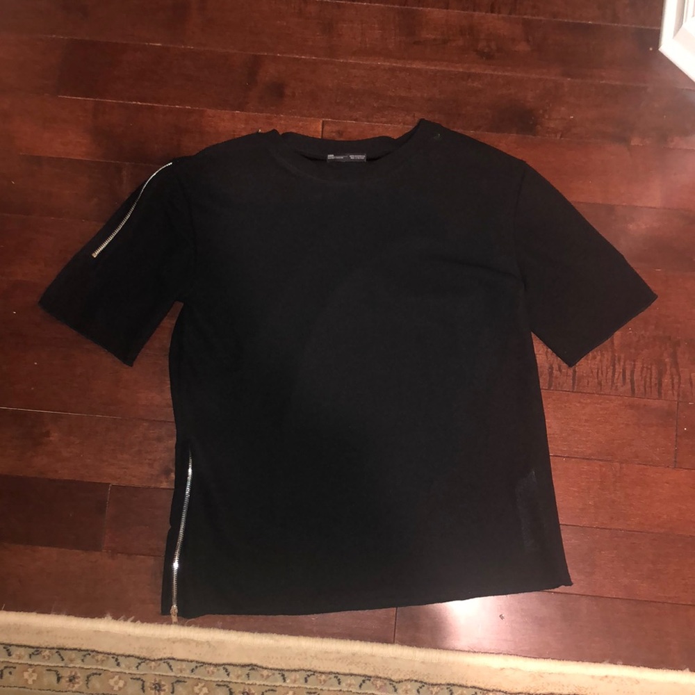 Black shirt with fashionable zippers on side